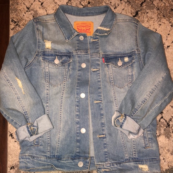 Levi's Jackets & Blazers - Womens denim Levi’s jacket